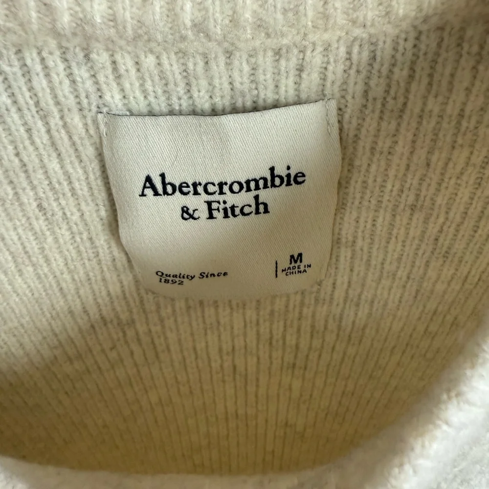 Abercrombie & Fitch Soft Cream Sweater • M - Picture 4 of 6